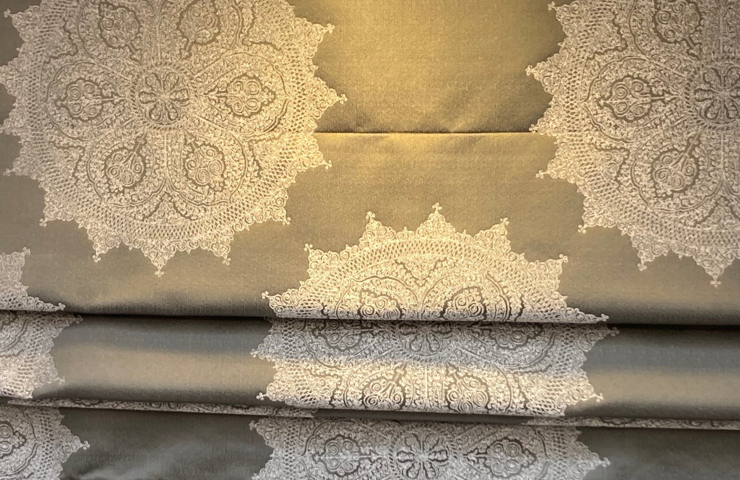 Roman Shades - Medallion