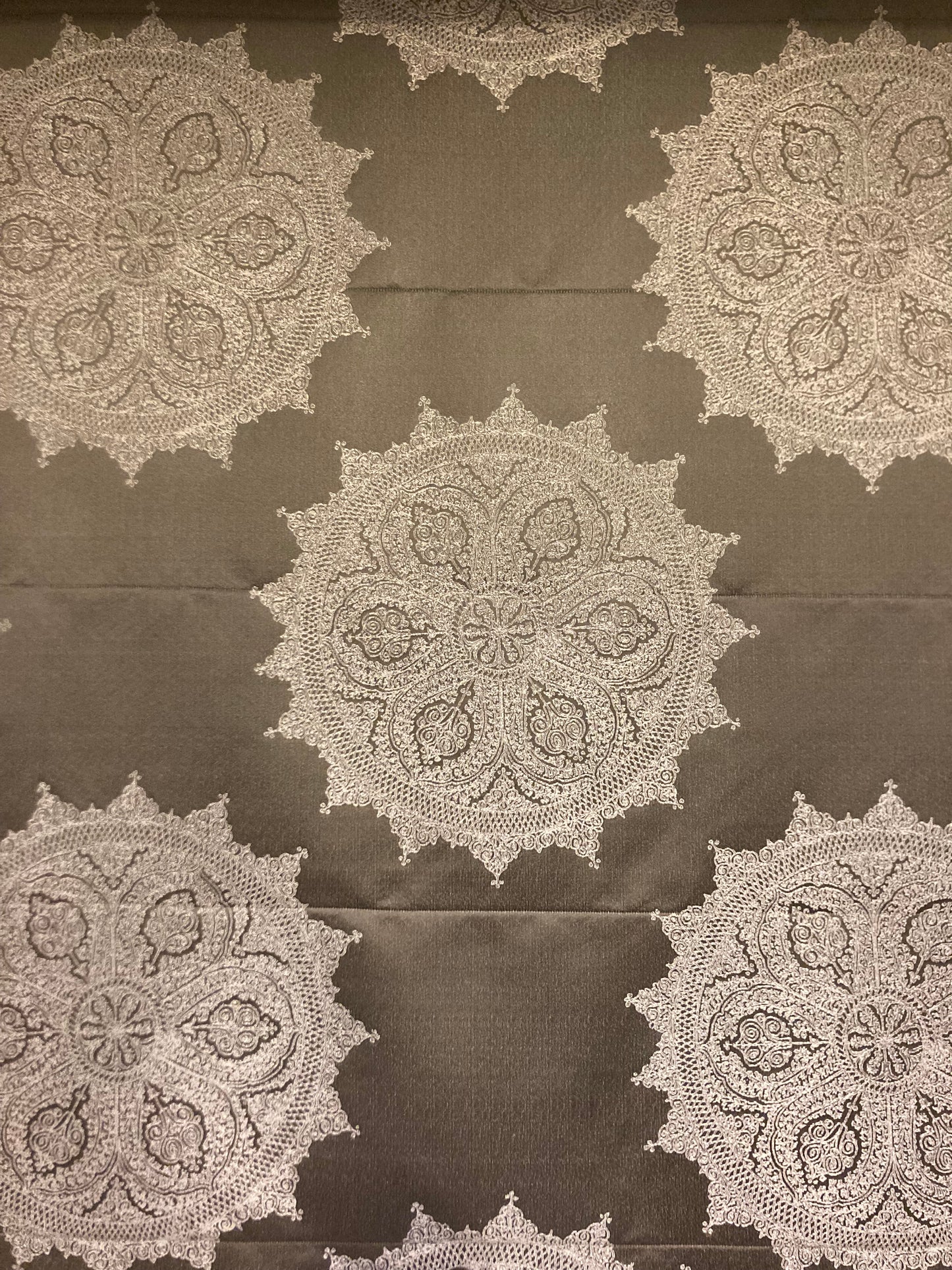 Curtain - Medallion